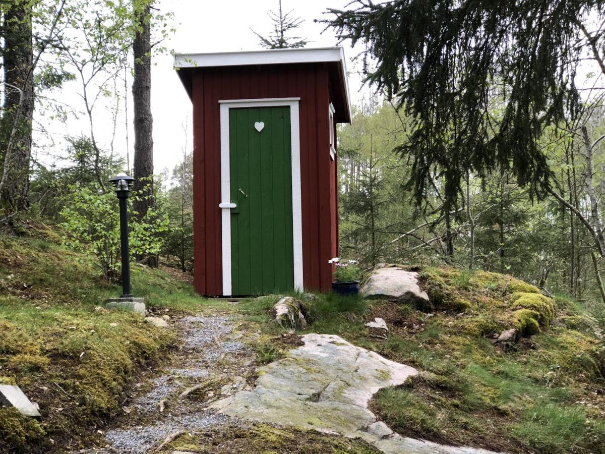 Stuga Utanfoer Fjaellbacka Exterior photo